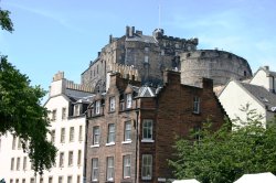 Edinburgh Castle from the Grassmarket Wallpaper