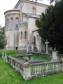 St Mary & St Nicholas' Parish Church, Churchyard