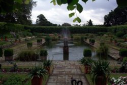 Kensington Palace - sunken garden. Wallpaper