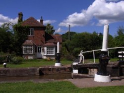 Old lock keepers cottage Wallpaper