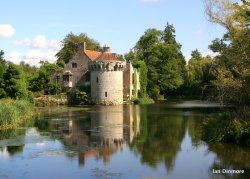 A landscape veiw of Scotney Castle in Kent Wallpaper