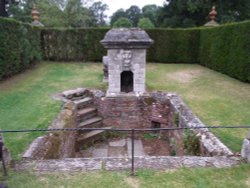 Plunge Pool, Packwood House Wallpaper