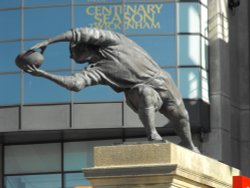 Statue at Twickenham Wallpaper