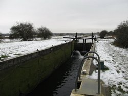 Irthlingborough lock Wallpaper