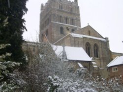 Snow over Tewkesbury Abbey Wallpaper