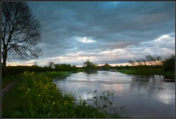 Alrewas Weir Evening. Wallpaper