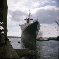 Transatlantic Giant visits Southampton Wallpaper