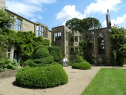 Nymans Garden Wallpaper