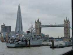 London landmarks near Tower Bridge Wallpaper