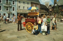 Street Entertainer - York style Wallpaper