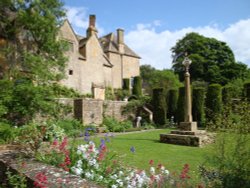 Snowshill Manor June 2008 Wallpaper