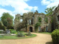 Scotney Castle May 2001 Wallpaper