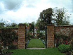 Pashley Manor Gardens, May 2001 Wallpaper