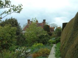 Great Dixter, May 2001 Wallpaper