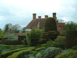 Great Dixter, May 2001 Wallpaper