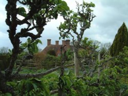 Great Dixter, May 2001 Wallpaper