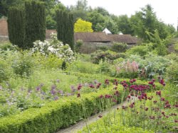 Culpeper Garden, Leeds Castle Wallpaper