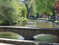 Pedestrian Bridge across River Windrush, Bourton on the Water Wallpaper