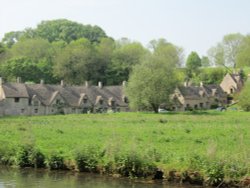 Arlington Row weavers cottages in Bibury Wallpaper