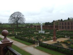 Elizabethan Garden (recreated 2009) Kenilworth Castle Wallpaper