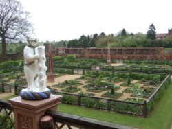 Elizabethan Garden (recreated 2009) Kenilworth Castle Wallpaper