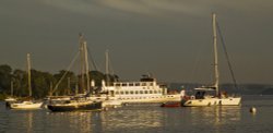 Ambleside pierhead Wallpaper