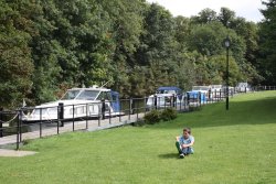 Resting in Hurley Park by the River Thames Wallpaper