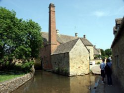 Lower Slaughter in The Cotswolds. Wallpaper