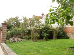 Winchester, ruins of the Wolvesey Castle Wallpaper