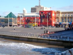 Madame Tussaud's from Central Pier Wallpaper