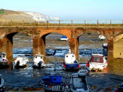 Folkstone harbour and beach Wallpaper