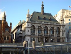 City of London School in Victoria Embankment Wallpaper