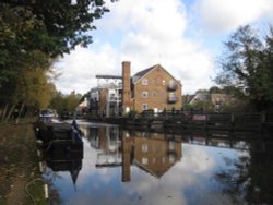 Wey Canal, Weybridge, Surrey Wallpaper