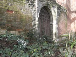 Old door at Hadleigh Church Wallpaper