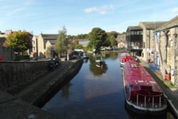 Canal boats Wallpaper