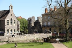 Forbury Gardens and Abbey Ruins, Reading Wallpaper