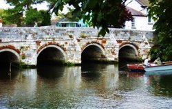 Old bridge over the River Avon, Christchurch Wallpaper