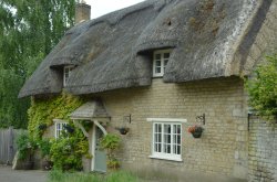 Wansford Cottage Wallpaper