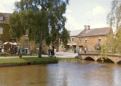 Bourton on the Water Wallpaper