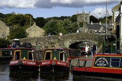 Leeds and Liverpool Canal, Skipton Wallpaper