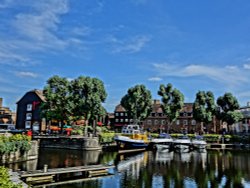 St Katharine Docks Wallpaper