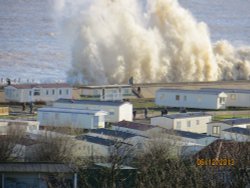 High Tide in Lowestoft Wallpaper