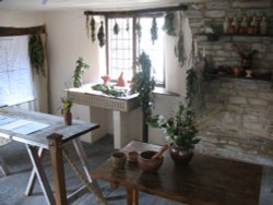 Mary Arden's House - A Great Insight Into Life In Elizabethan Times Wallpaper