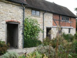 Mary Arden's House - A Great Insight Into Life In Elizabethan Times Wallpaper