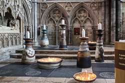 Lincoln Cathedral, Gilbert pots. Wallpaper