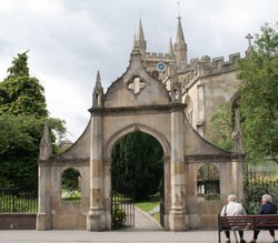 Newbury - St. Nicolas Church Gate Wallpaper