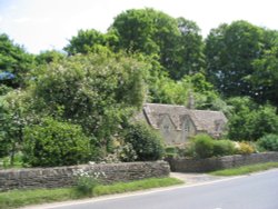 Cottage in Bibury June 2003 Wallpaper