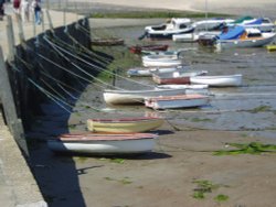 Lyme Regis - Waiting for the tide to come in. Wallpaper