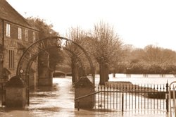 Tewkesbury, Gloucestershire Victoria Gardens 2014 Floods Wallpaper