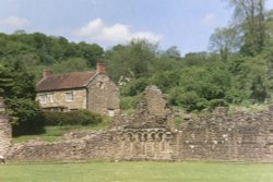 Rievaulx Abbey Ruins & Cottage (2) Wallpaper